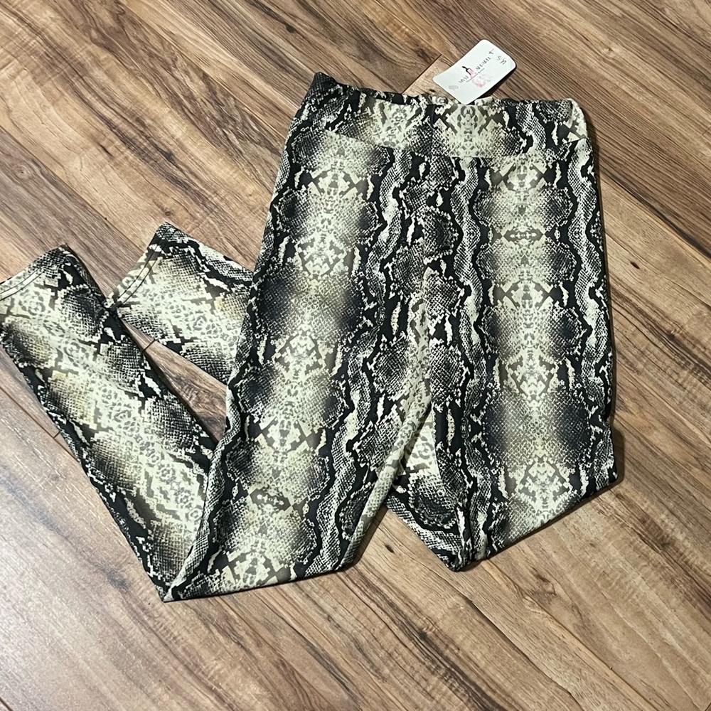 NEW Boutique Leggings-snakeskin print-Small